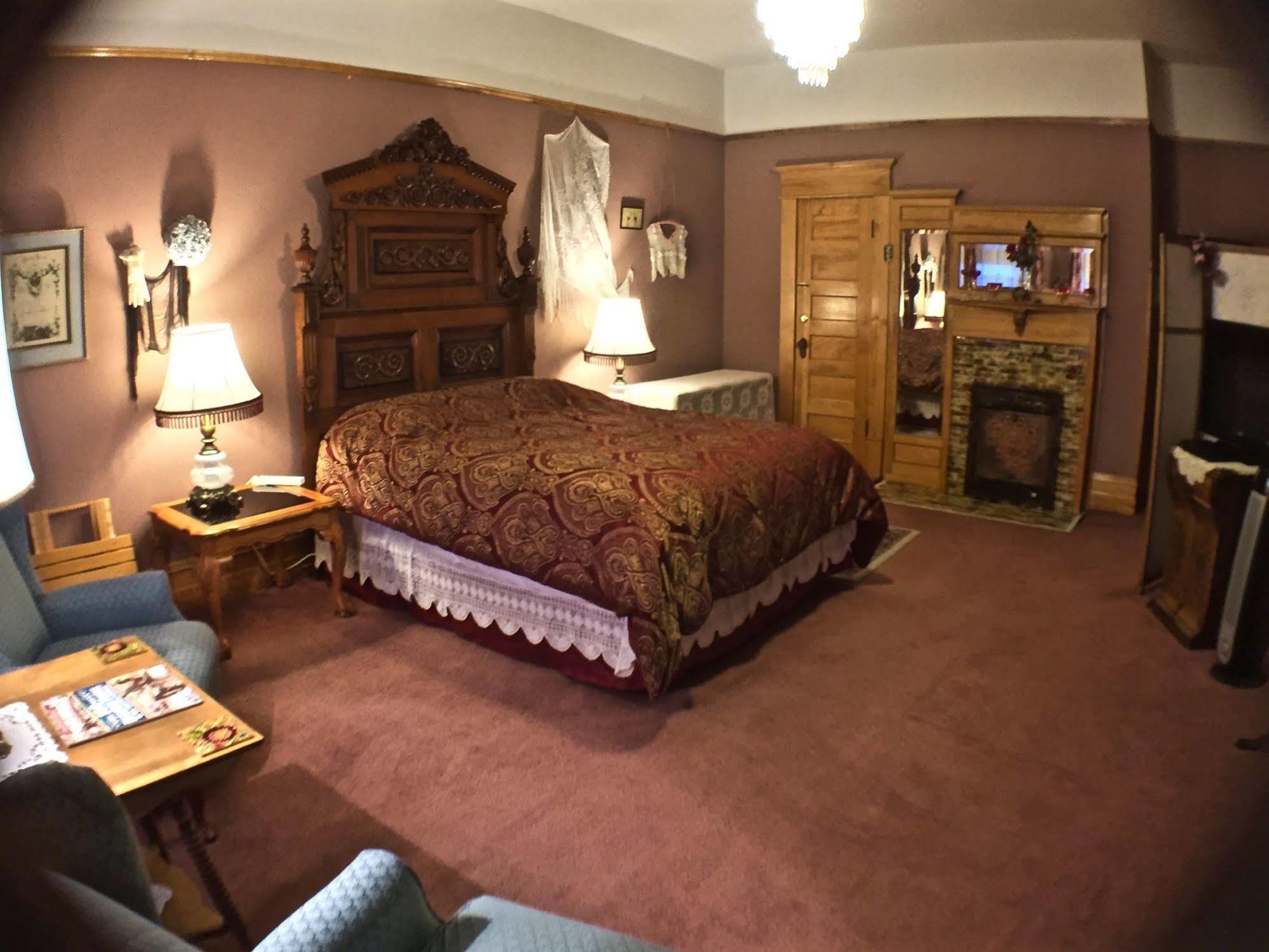 Ferris Mansion Bed And Breakfast Роулинс Экстерьер фото